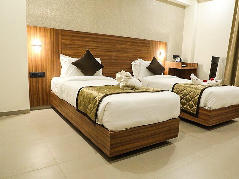 Kyriad Hotel Solapur By Othpl المظهر الخارجي الصورة
