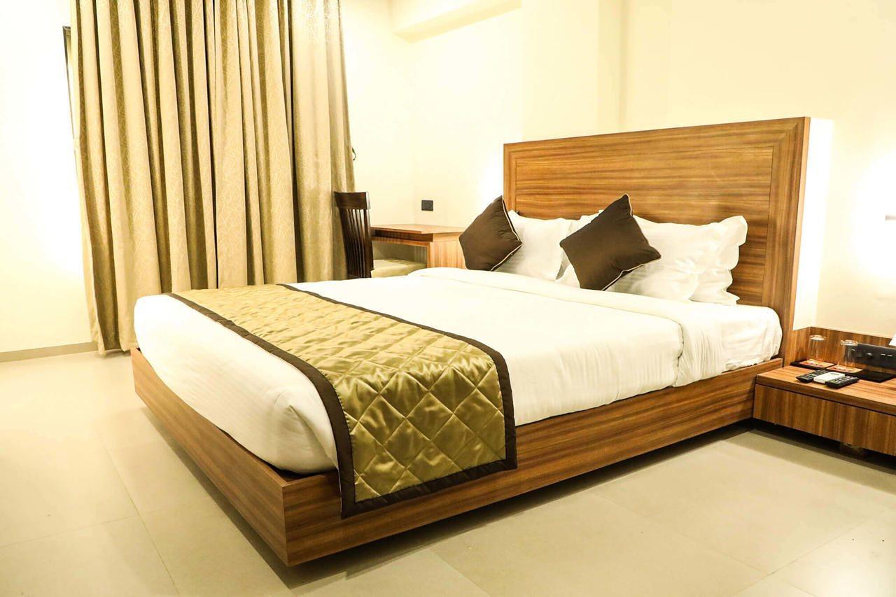 Kyriad Hotel Solapur By Othpl المظهر الخارجي الصورة
