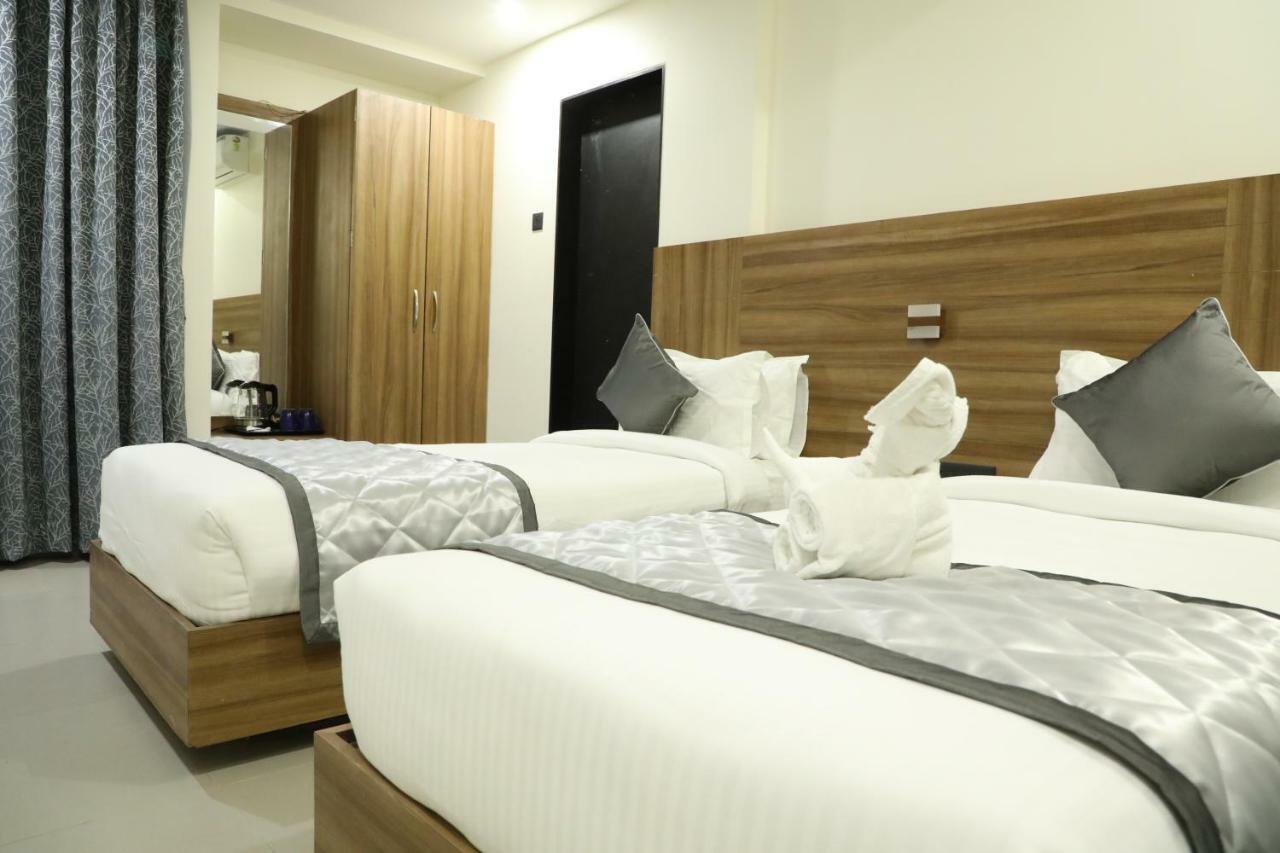 Kyriad Hotel Solapur By Othpl المظهر الخارجي الصورة