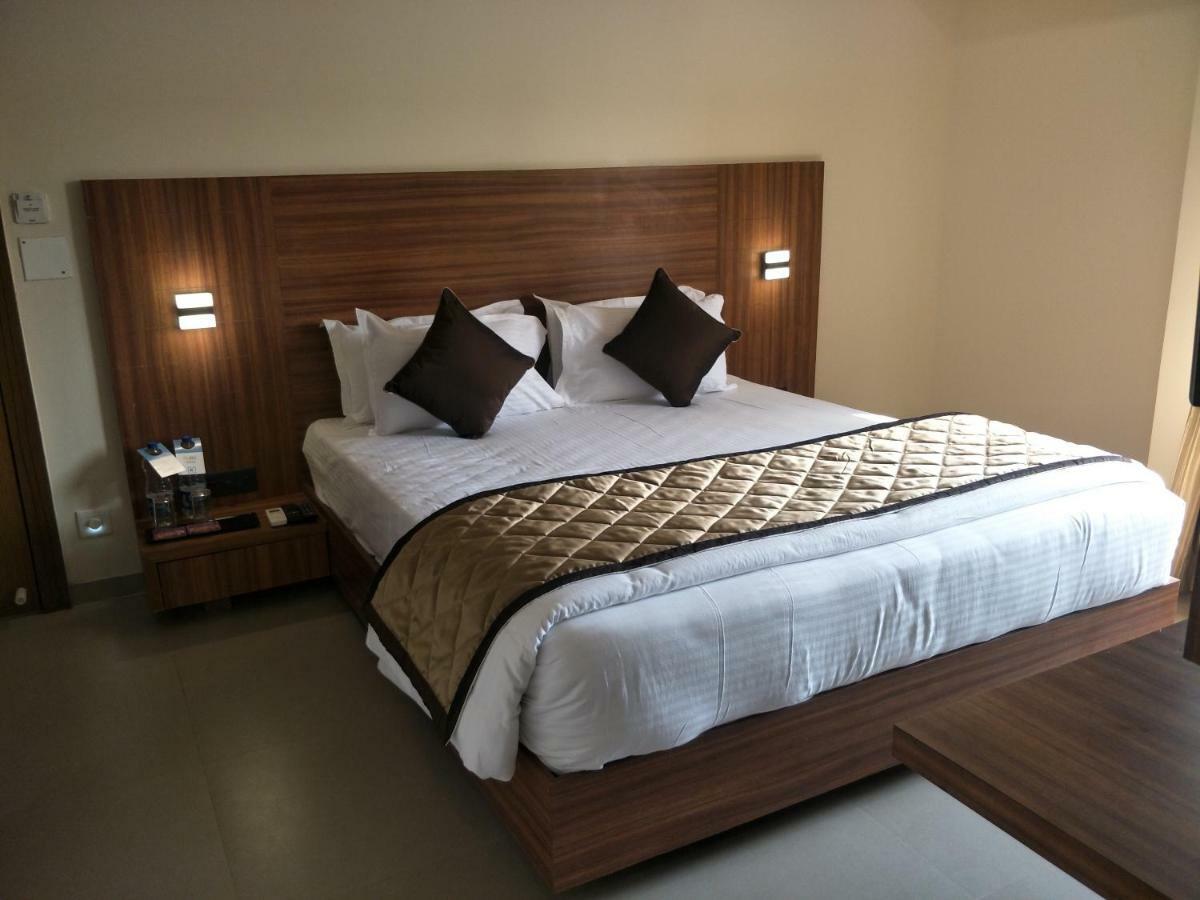 Kyriad Hotel Solapur By Othpl المظهر الخارجي الصورة