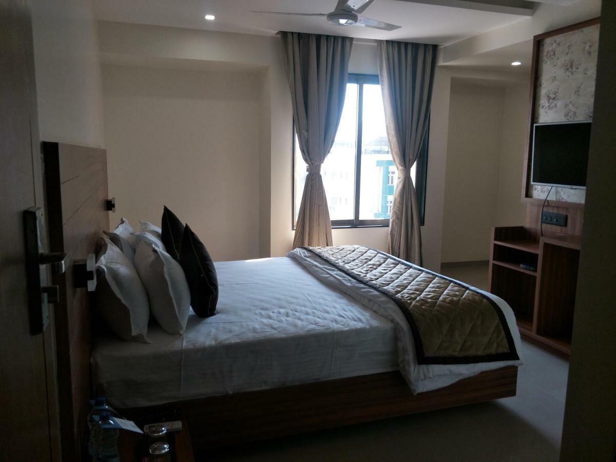 Kyriad Hotel Solapur By Othpl المظهر الخارجي الصورة