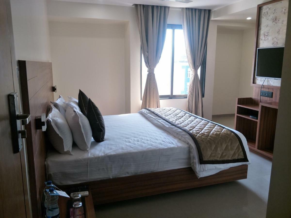 Kyriad Hotel Solapur By Othpl المظهر الخارجي الصورة