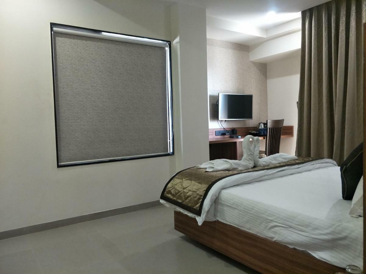 Kyriad Hotel Solapur By Othpl المظهر الخارجي الصورة