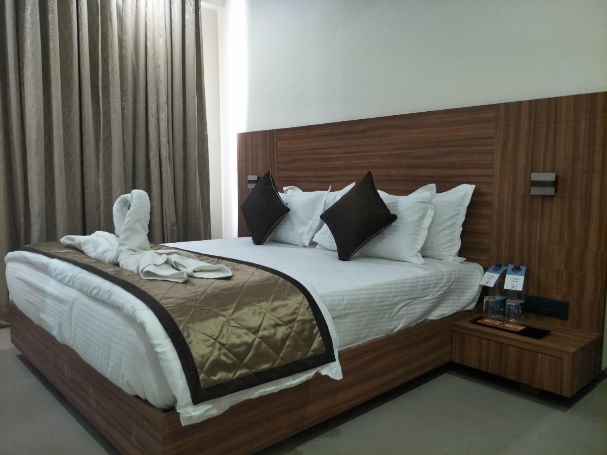 Kyriad Hotel Solapur By Othpl المظهر الخارجي الصورة