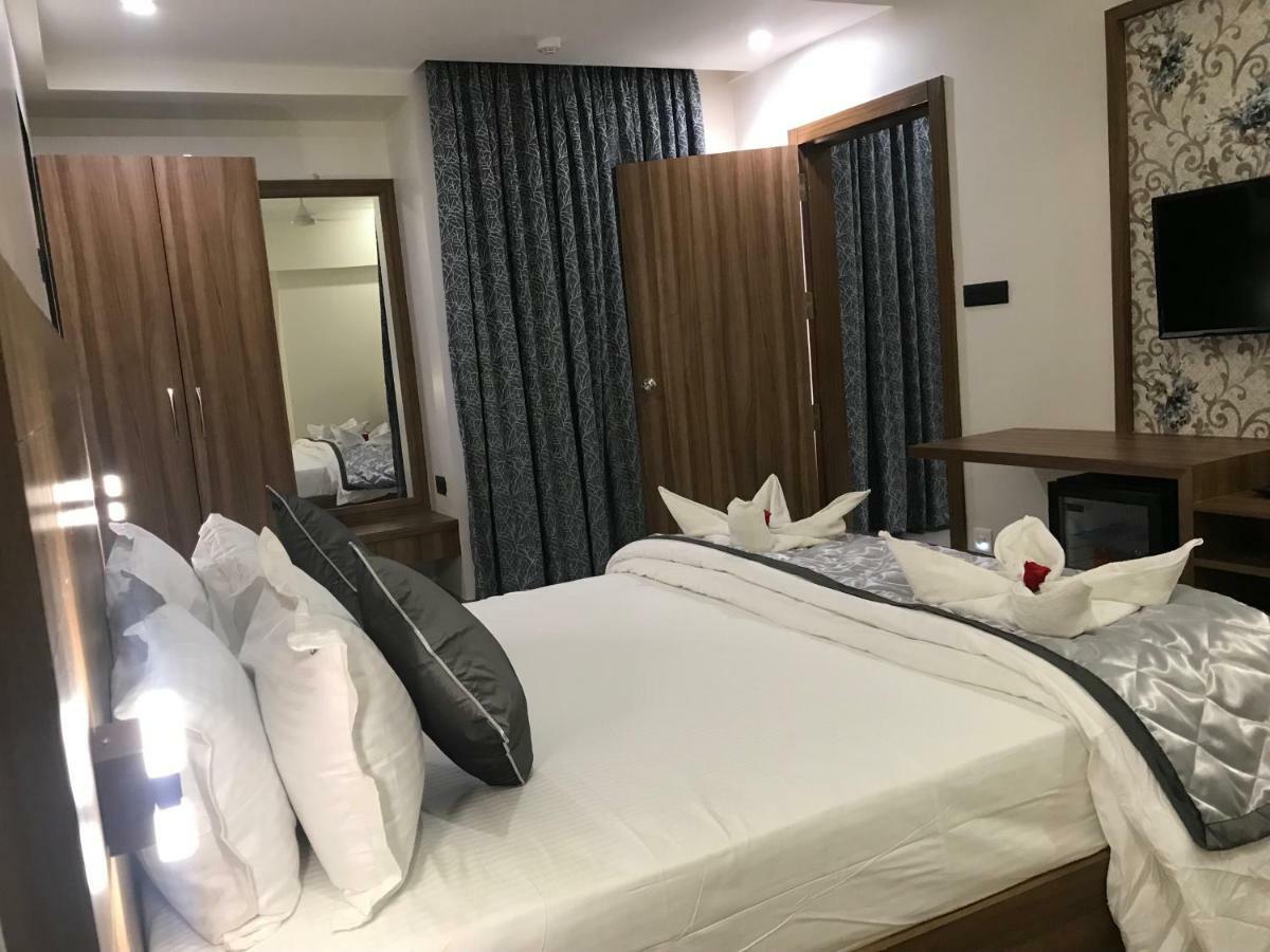Kyriad Hotel Solapur By Othpl المظهر الخارجي الصورة