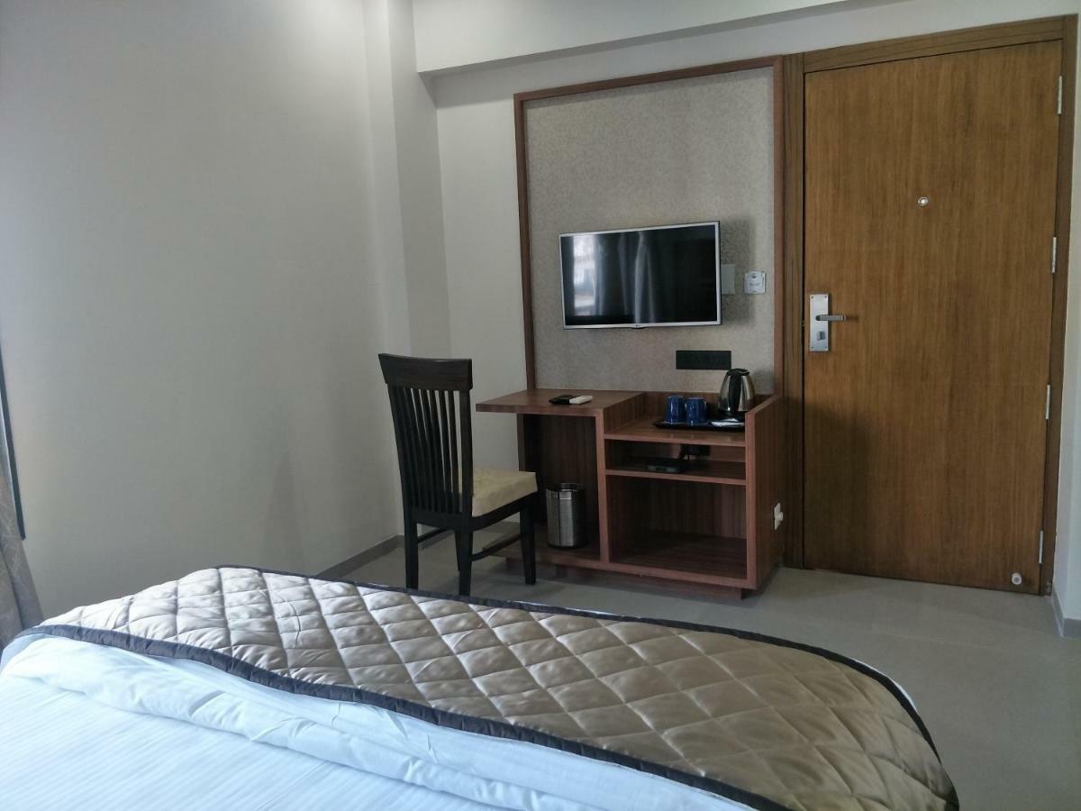 Kyriad Hotel Solapur By Othpl المظهر الخارجي الصورة