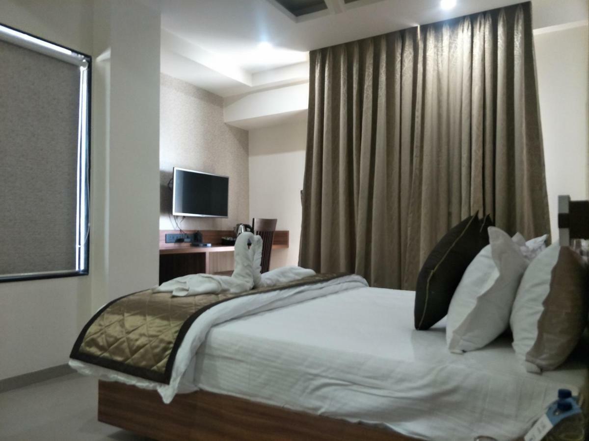 Kyriad Hotel Solapur By Othpl المظهر الخارجي الصورة