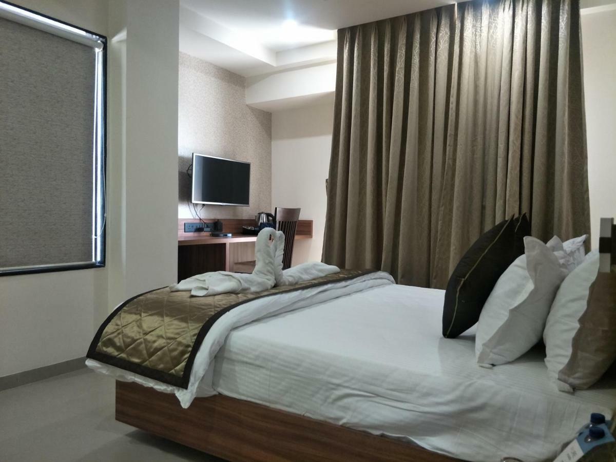 Kyriad Hotel Solapur By Othpl المظهر الخارجي الصورة