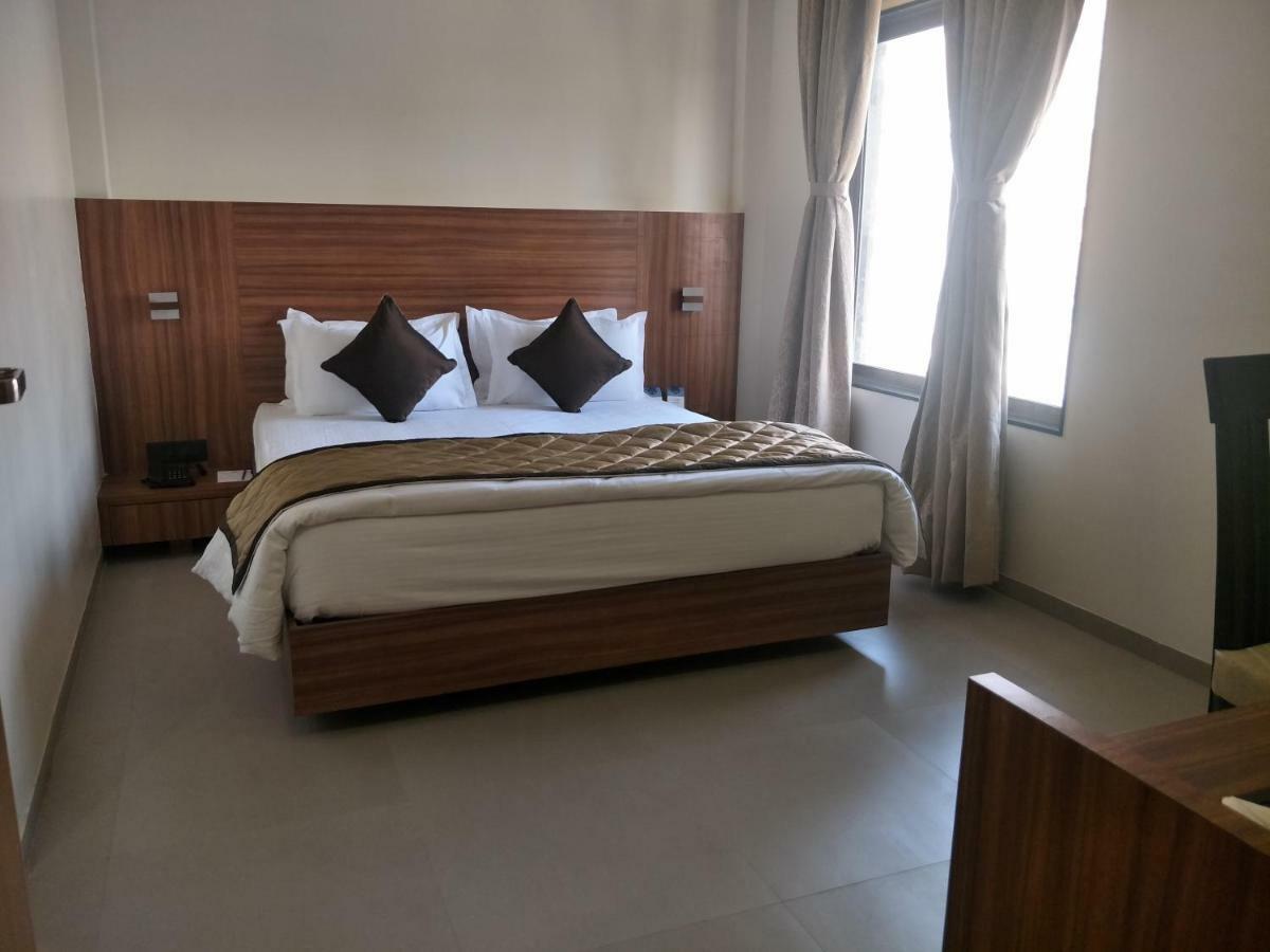 Kyriad Hotel Solapur By Othpl المظهر الخارجي الصورة