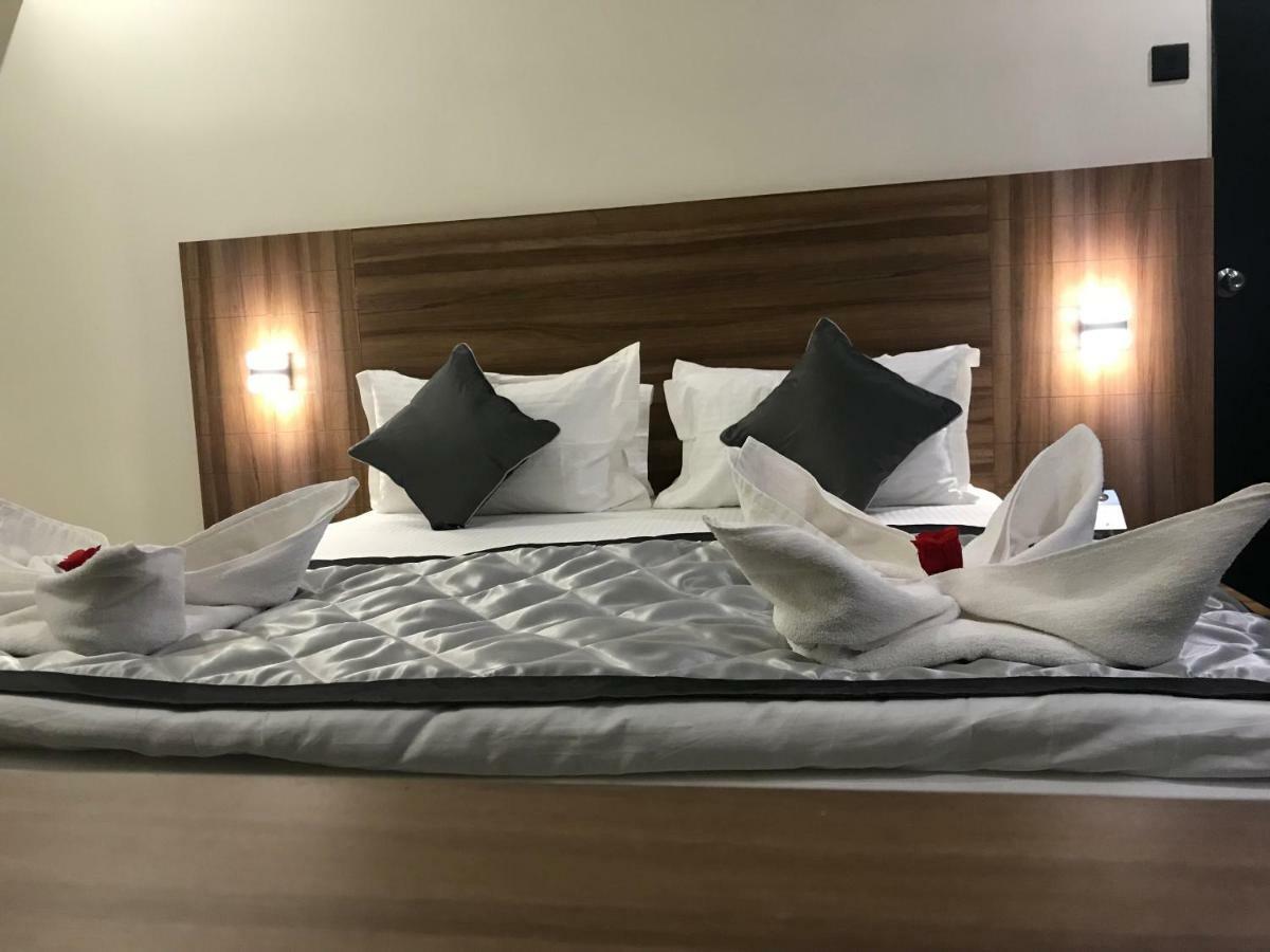 Kyriad Hotel Solapur By Othpl المظهر الخارجي الصورة
