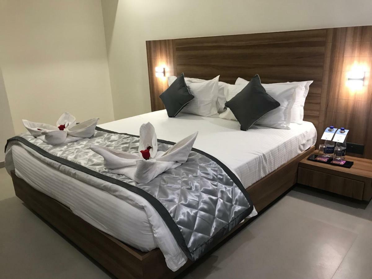 Kyriad Hotel Solapur By Othpl المظهر الخارجي الصورة